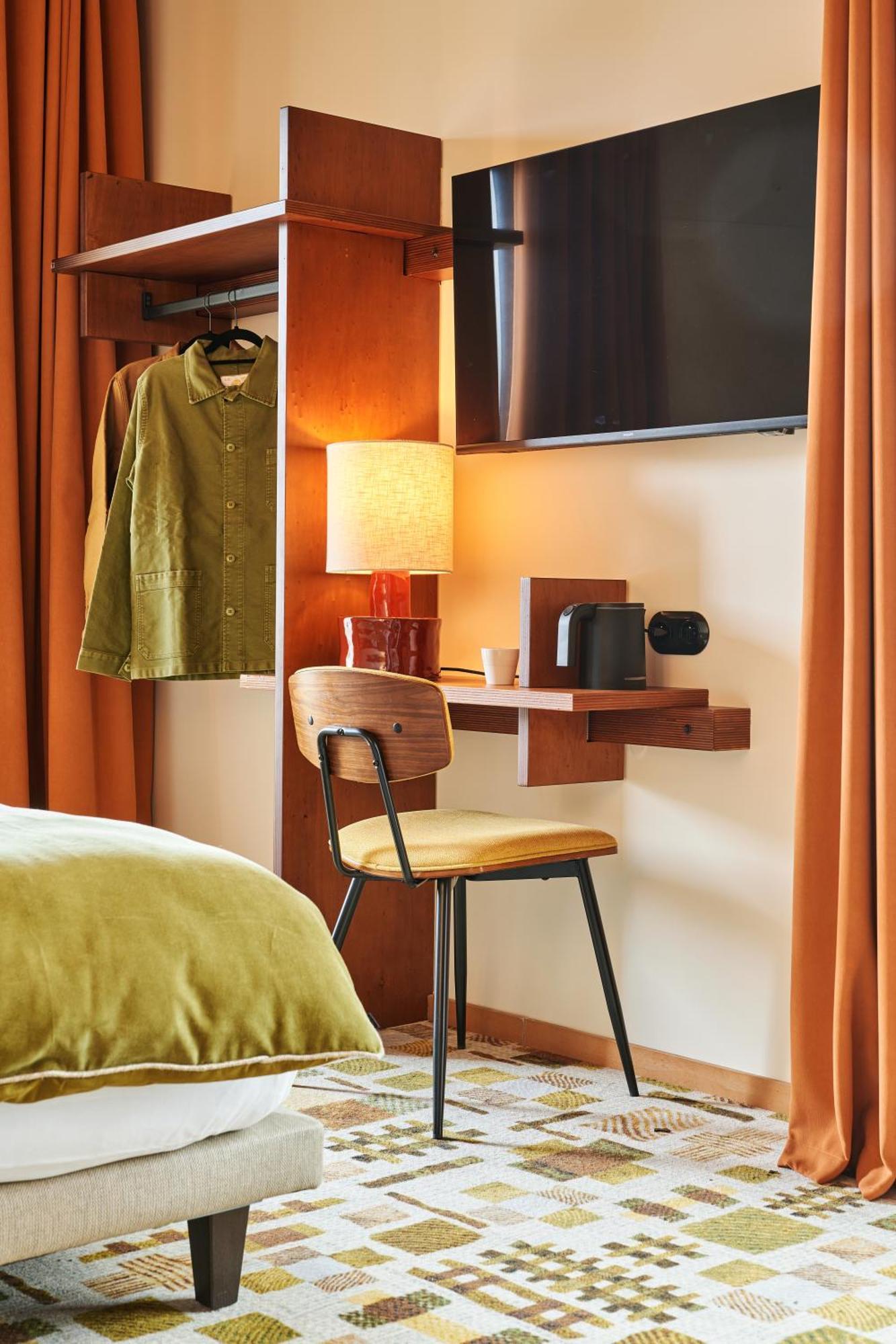 Twin Room,1706772195:JPEG